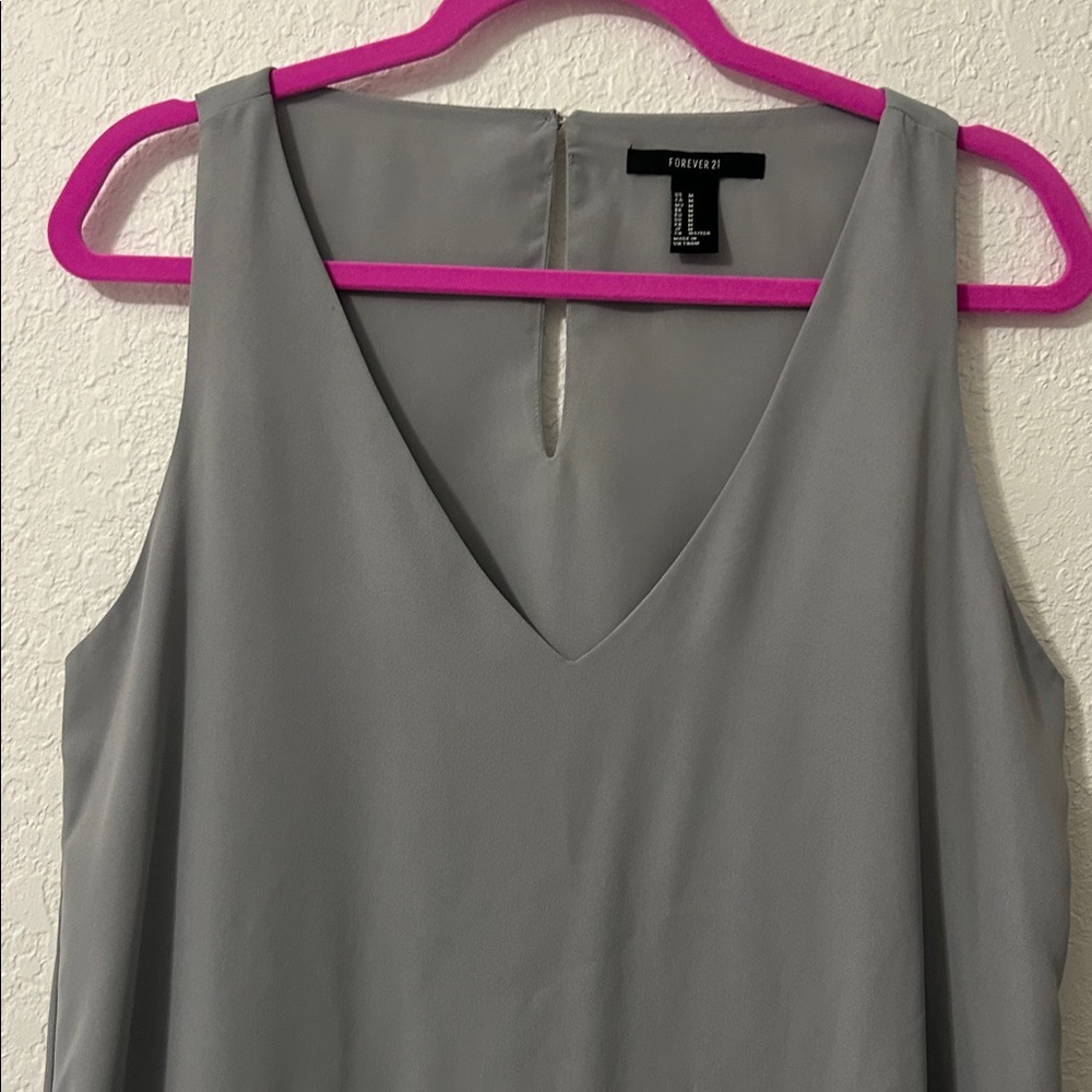 Forever 21 Women’s Gray V-Neck Sleeveless Blouse M - Picture 2 of 8